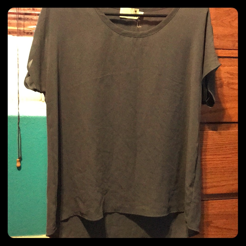 Cute Grey Everleigh blouse.